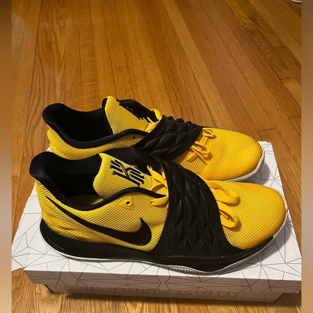 Nike Kyrie Low - Men size 12 - used - with box